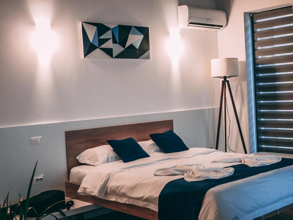 Puzzle Apartaments&Studios Craiova Ngoại thất bức ảnh