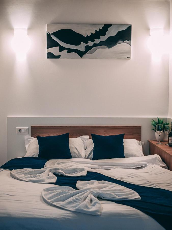 Puzzle Apartaments&Studios Craiova Ngoại thất bức ảnh
