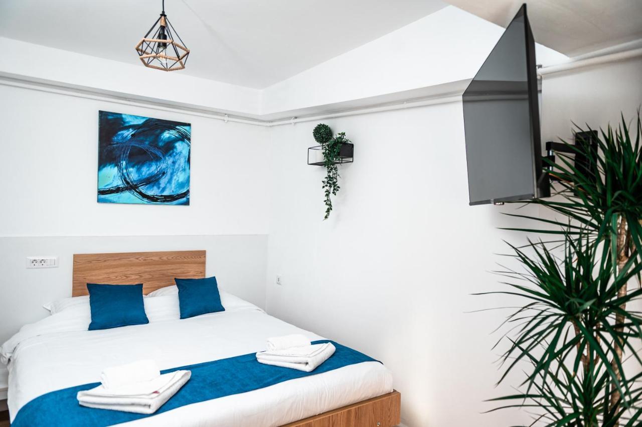 Puzzle Apartaments&Studios Craiova Ngoại thất bức ảnh